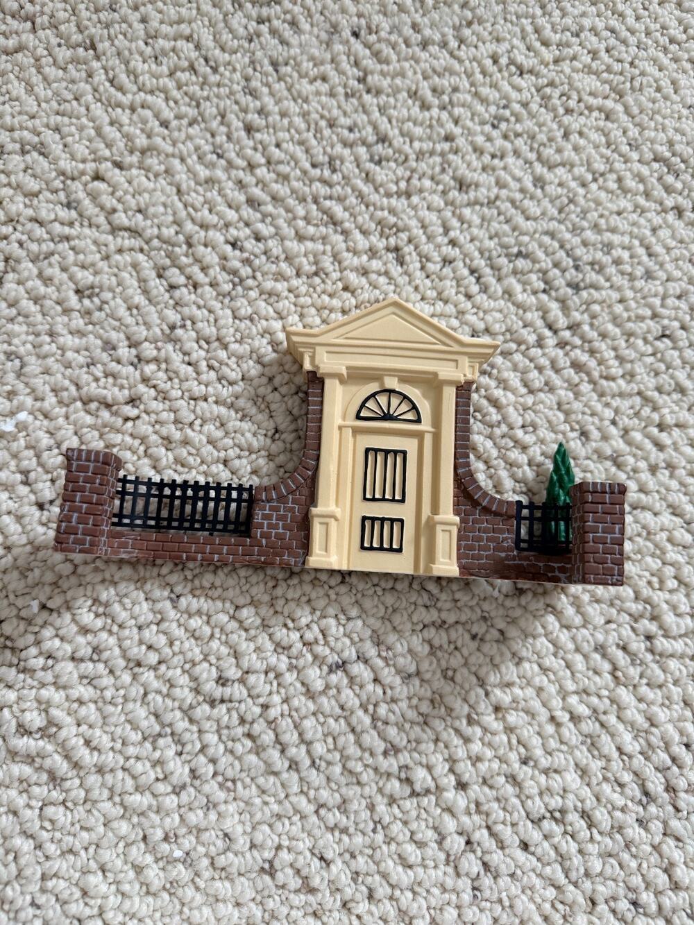 Dept 56 Disney Parks Village Series Olde World Antiques Gate 5355-4 retired box